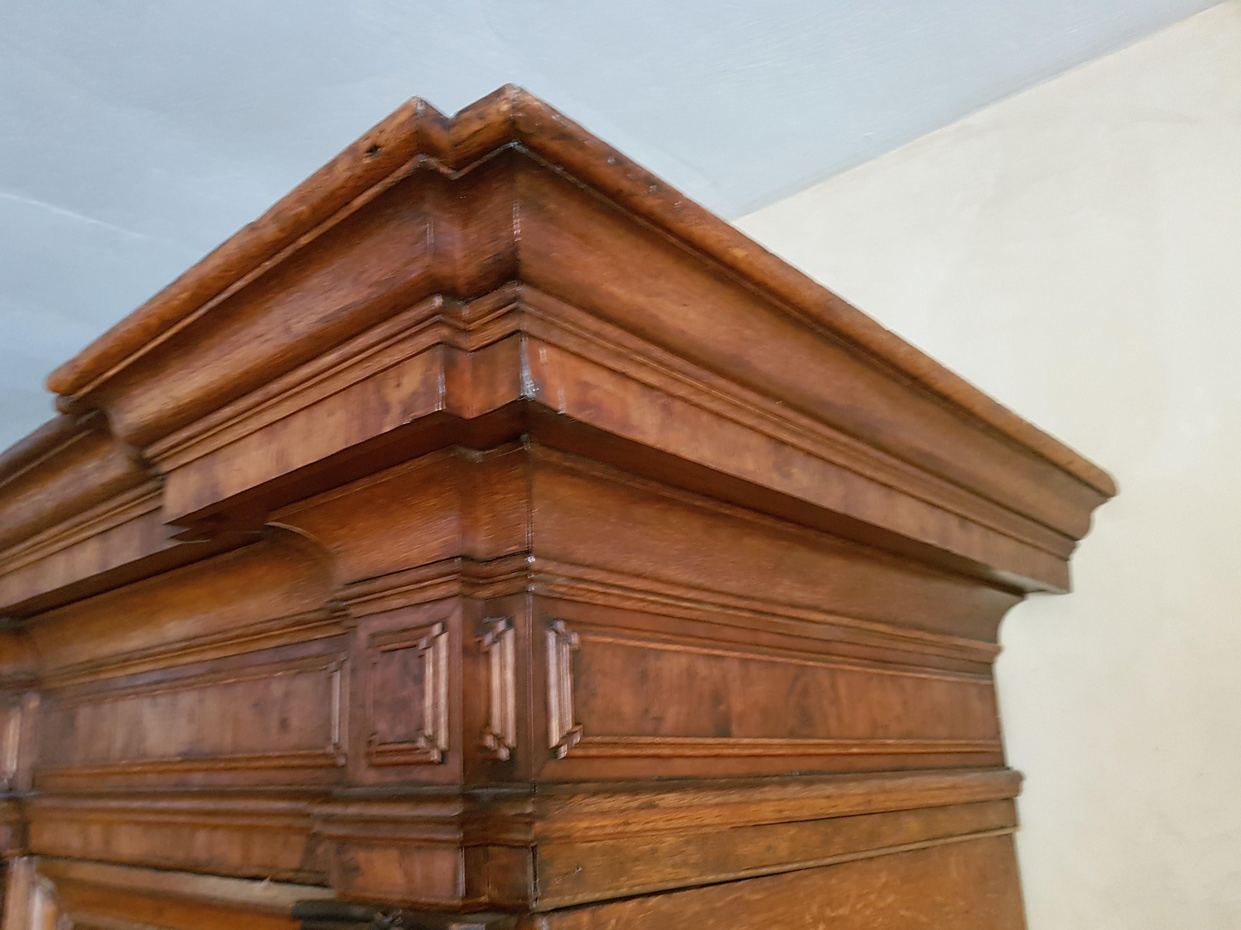 Pilasterschrank Mainfranken 18. Jahrhundert In Good Condition For Sale In Kleinfischlingen, DE