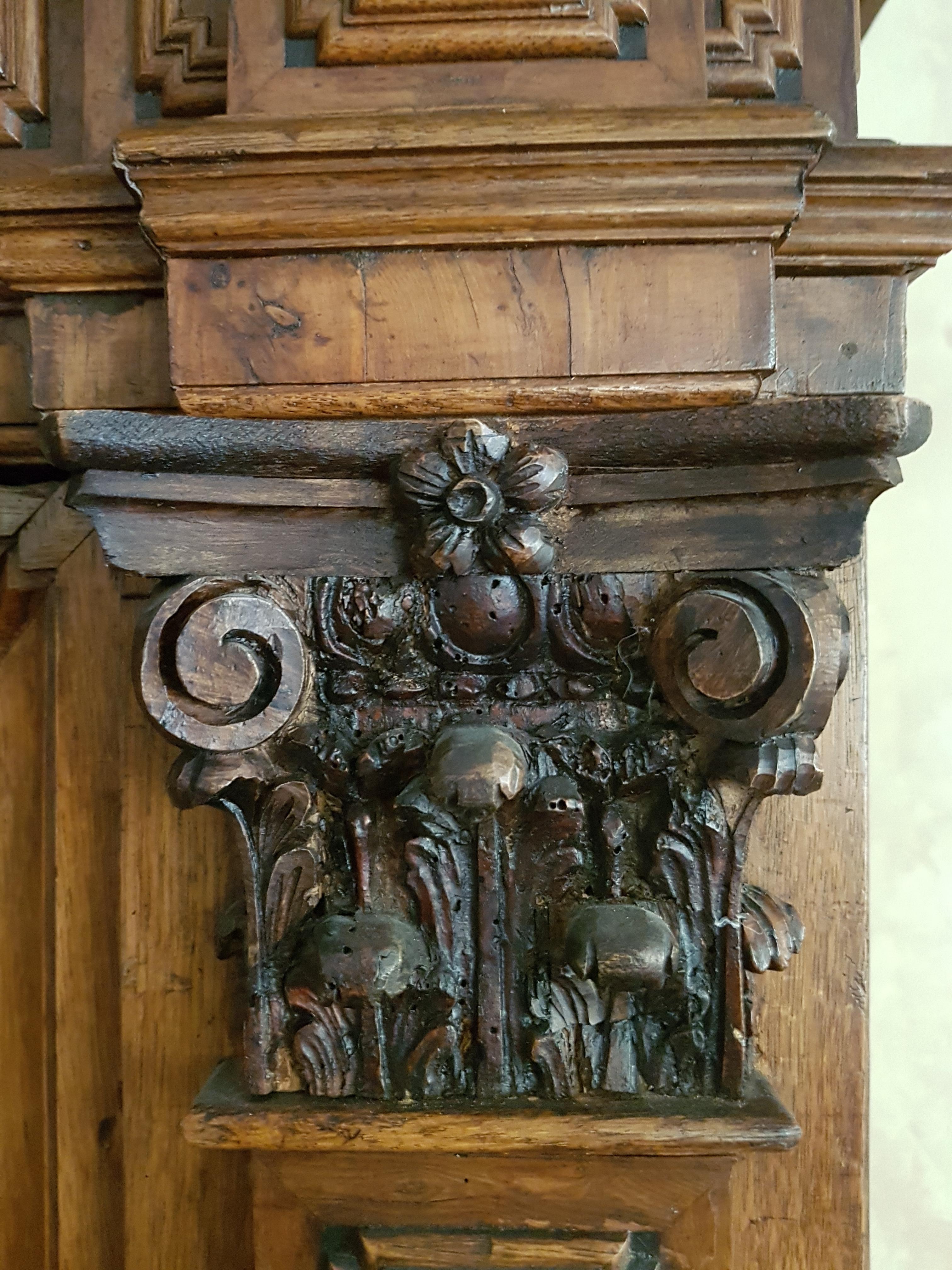 Wood Pilasterschrank Mainfranken 18. Jahrhundert For Sale
