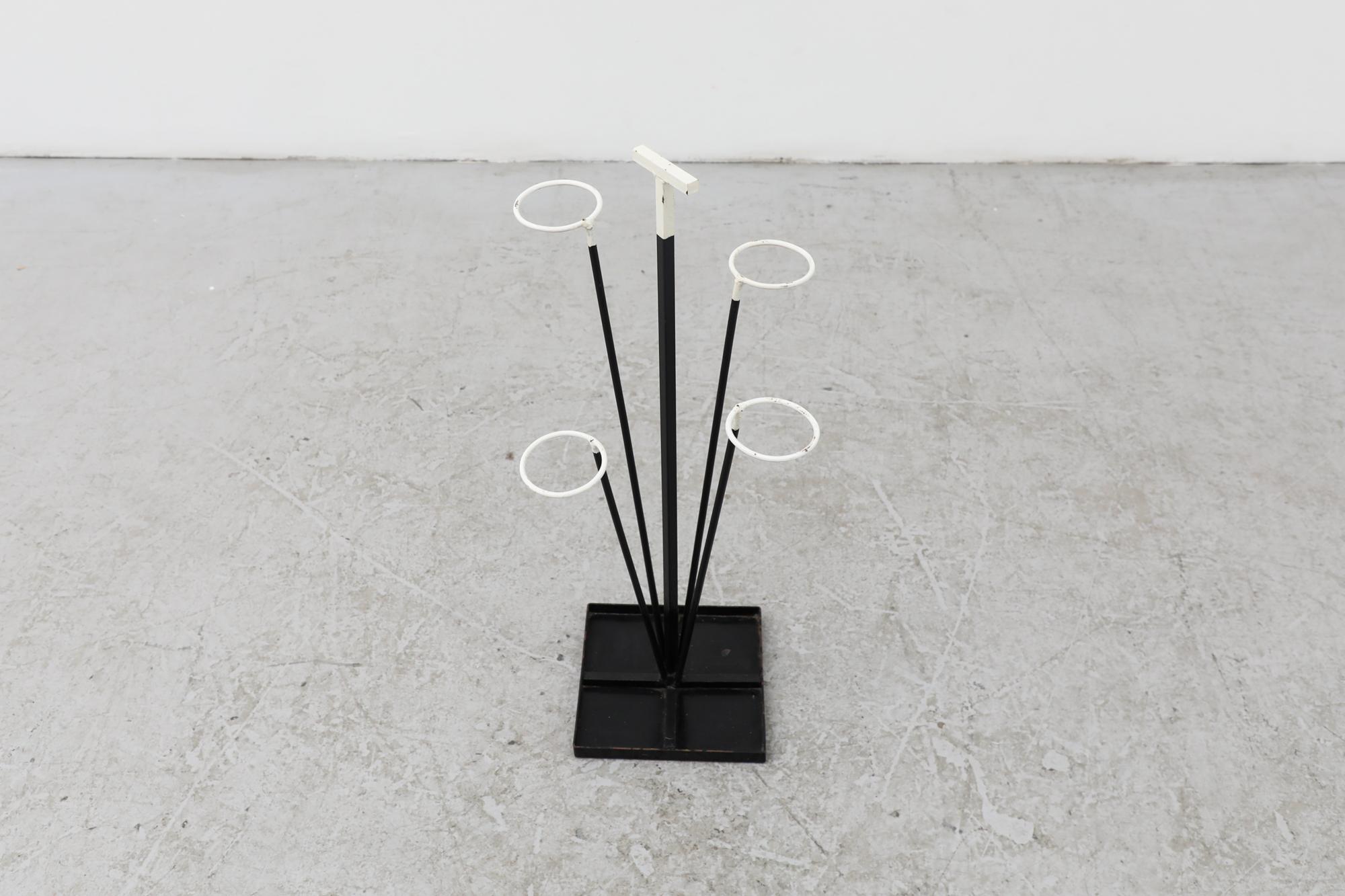 Von Pilastro oder Mategot inspirierter Umbrella- oder Pflanzenständer aus schwarzem und weißem Metall (Emailliert)