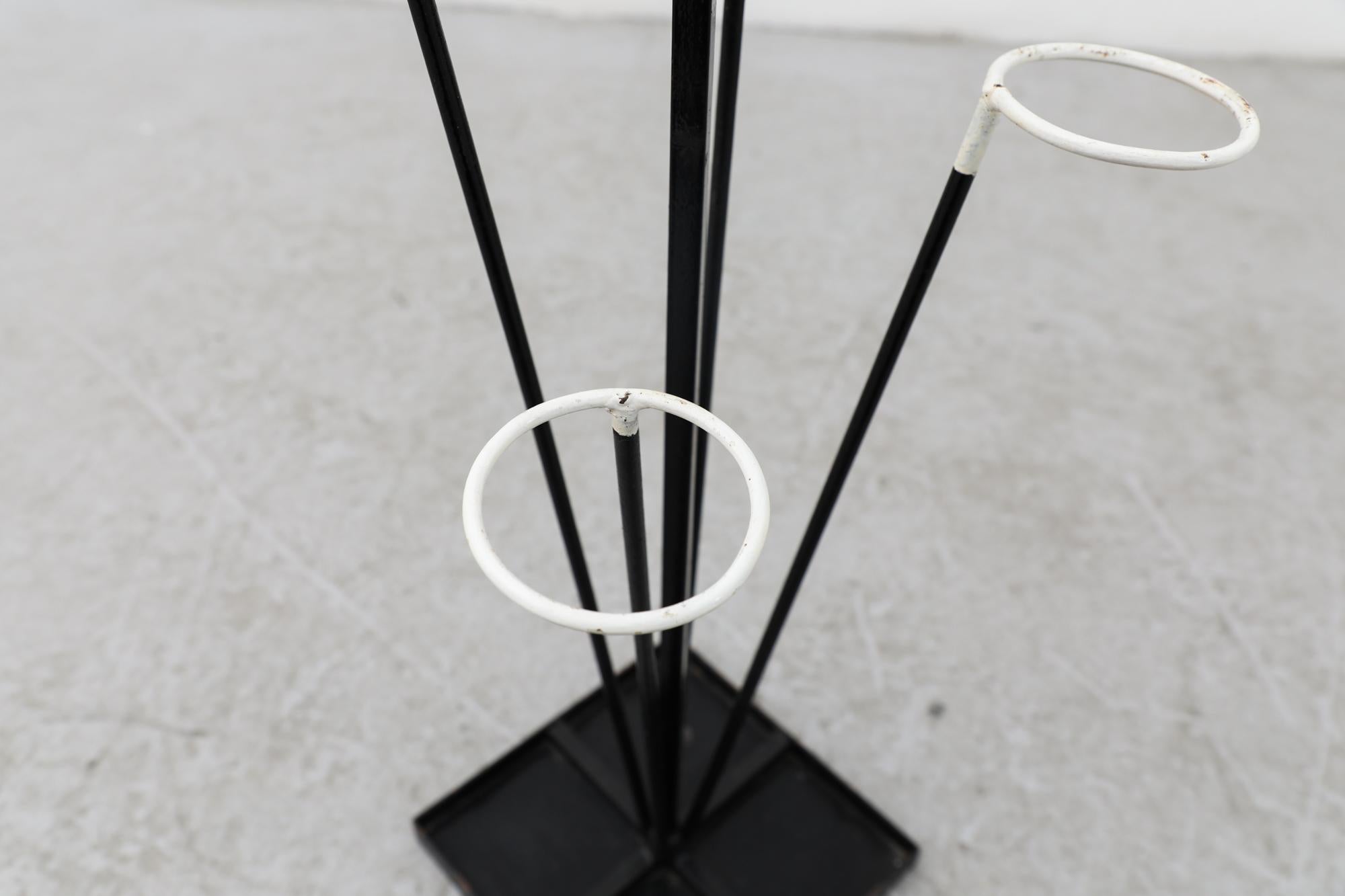 Von Pilastro oder Mategot inspirierter Umbrella- oder Pflanzenständer aus schwarzem und weißem Metall 1