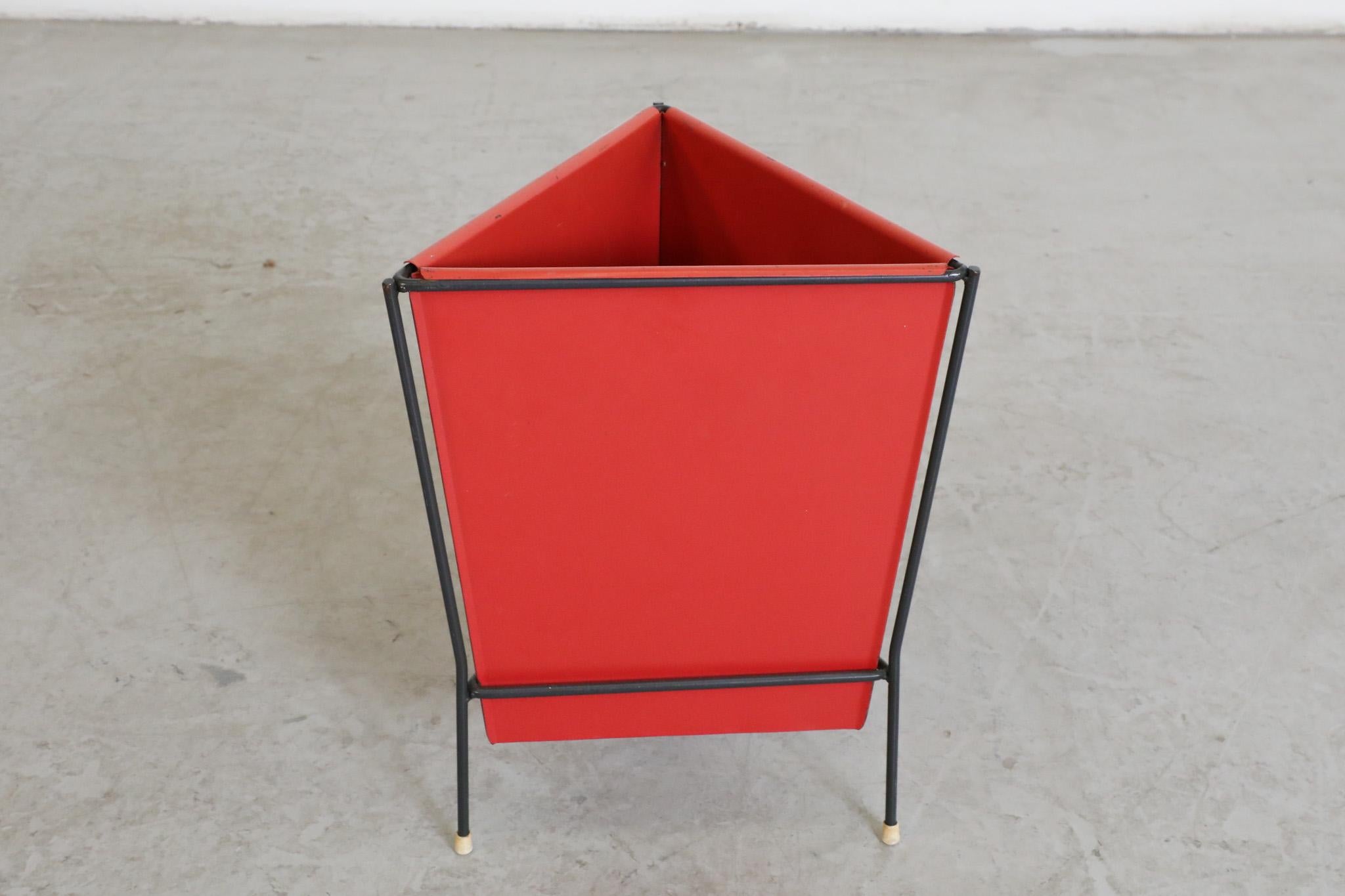 Pilastro Red Enameled Metal Triangle Bin with Black Frame For Sale 4