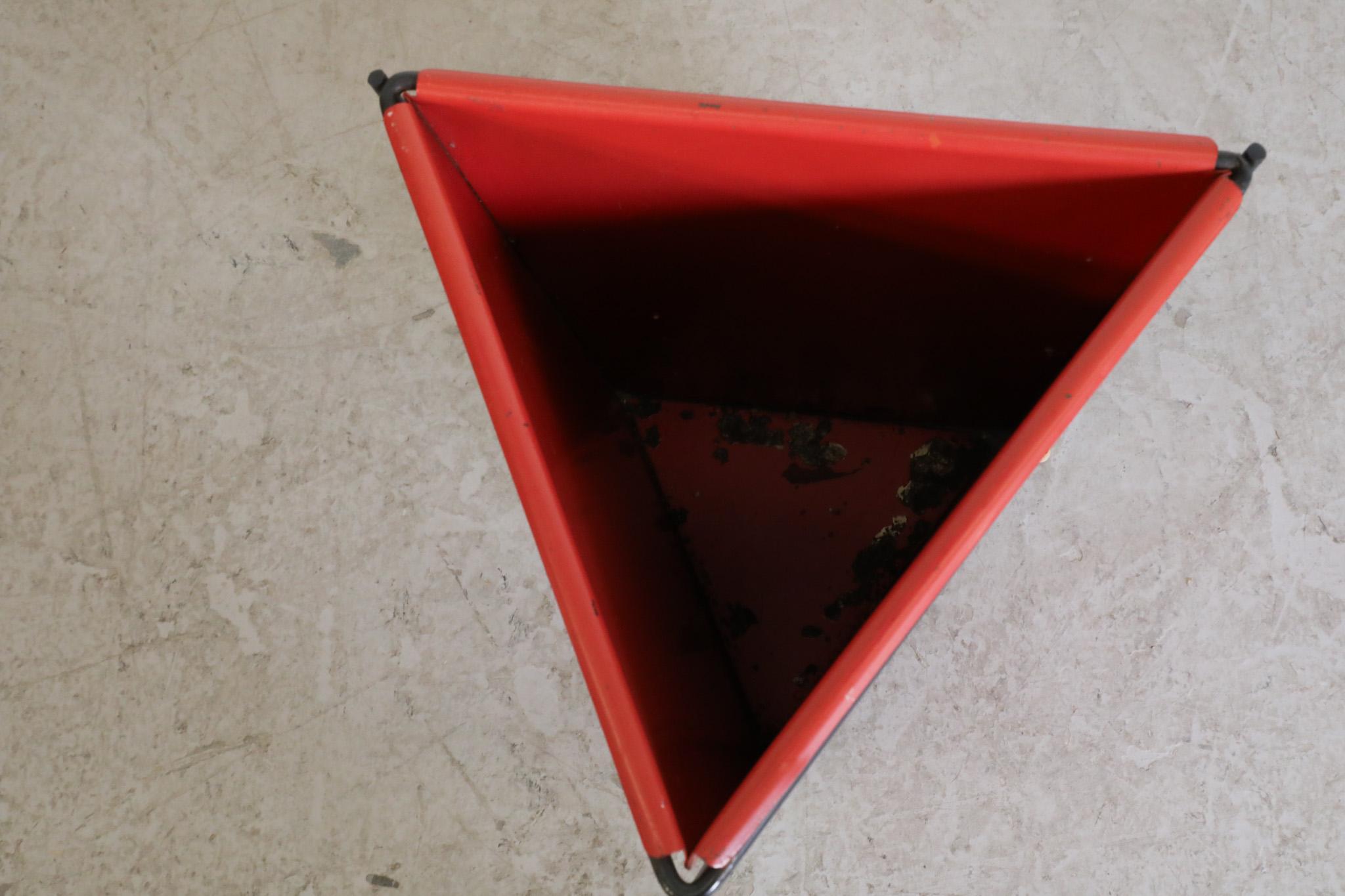 Pilastro Red Enameled Metal Triangle Bin with Black Frame For Sale 6