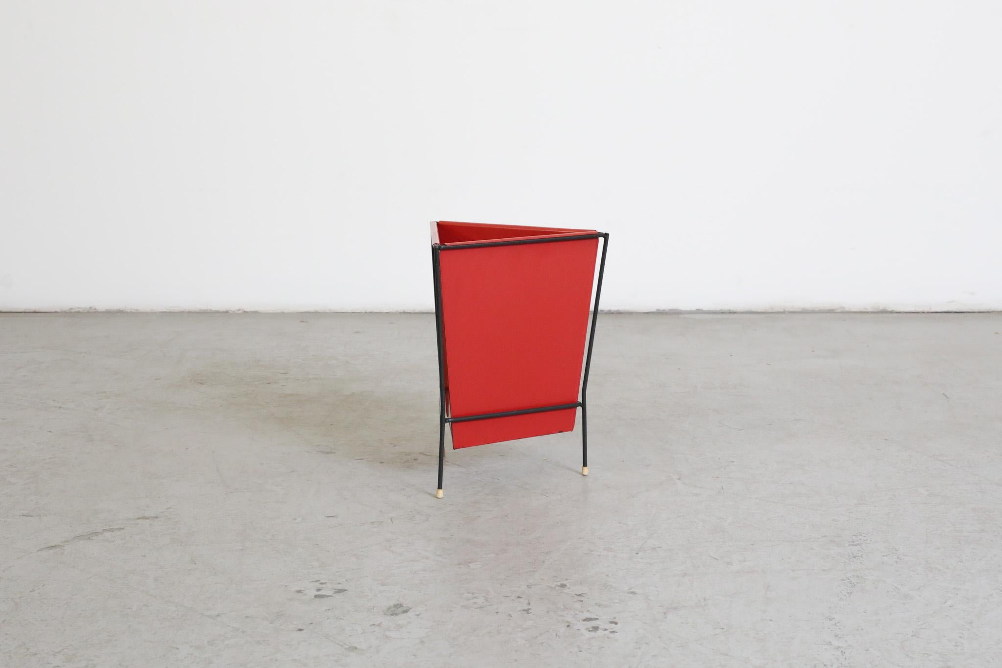 Pilastro Red Enameled Metal Triangle Bin with Black Frame In Good Condition For Sale In Los Angeles, CA
