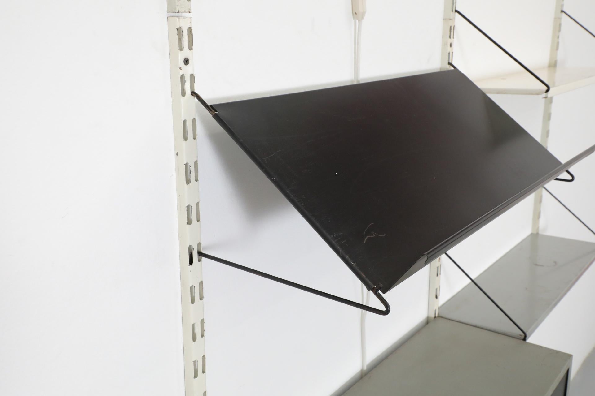 Estantería de pared de dos cuerpos Pilastro con expositor de revistas, luz y armario en venta 1