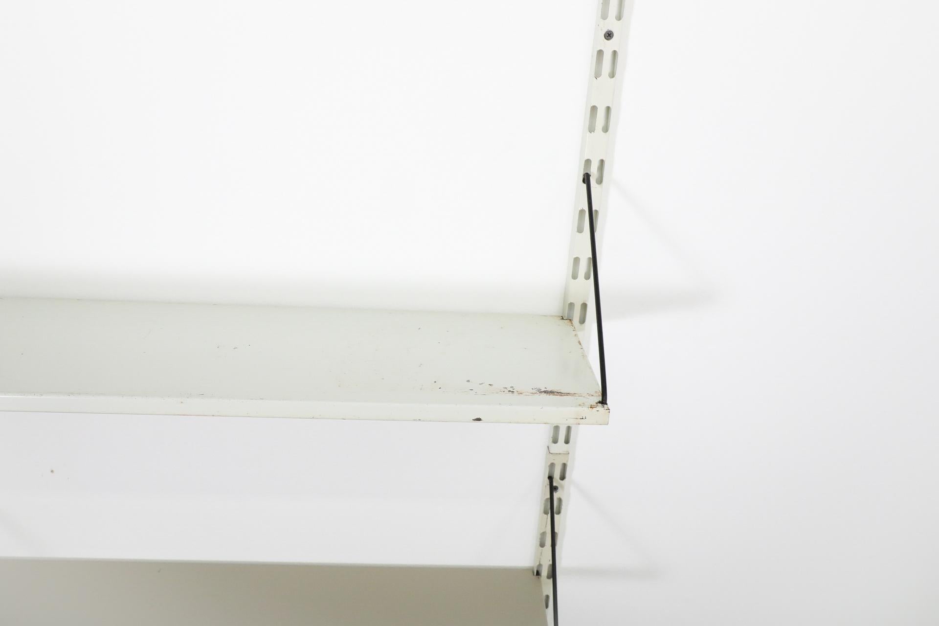 Pilastro Zweiteiliger Wandschrank mit Schrank und Zeitschriftenhalter, Weiß, Grau, Ocker, Ocker im Angebot 5