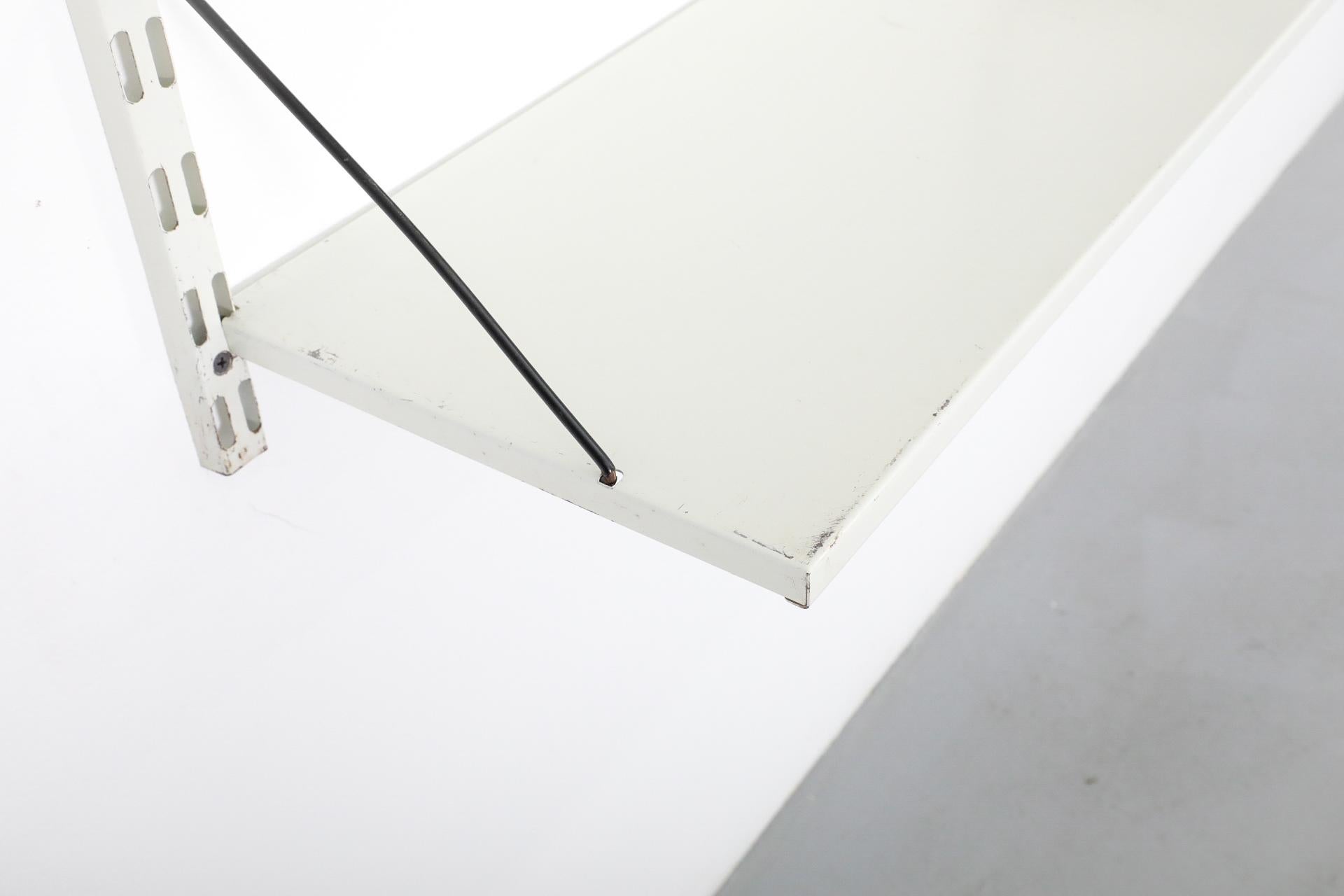 Pilastro Zweiteiliger Wandschrank mit Schrank und Zeitschriftenhalter, Weiß, Grau, Ocker, Ocker im Angebot 8