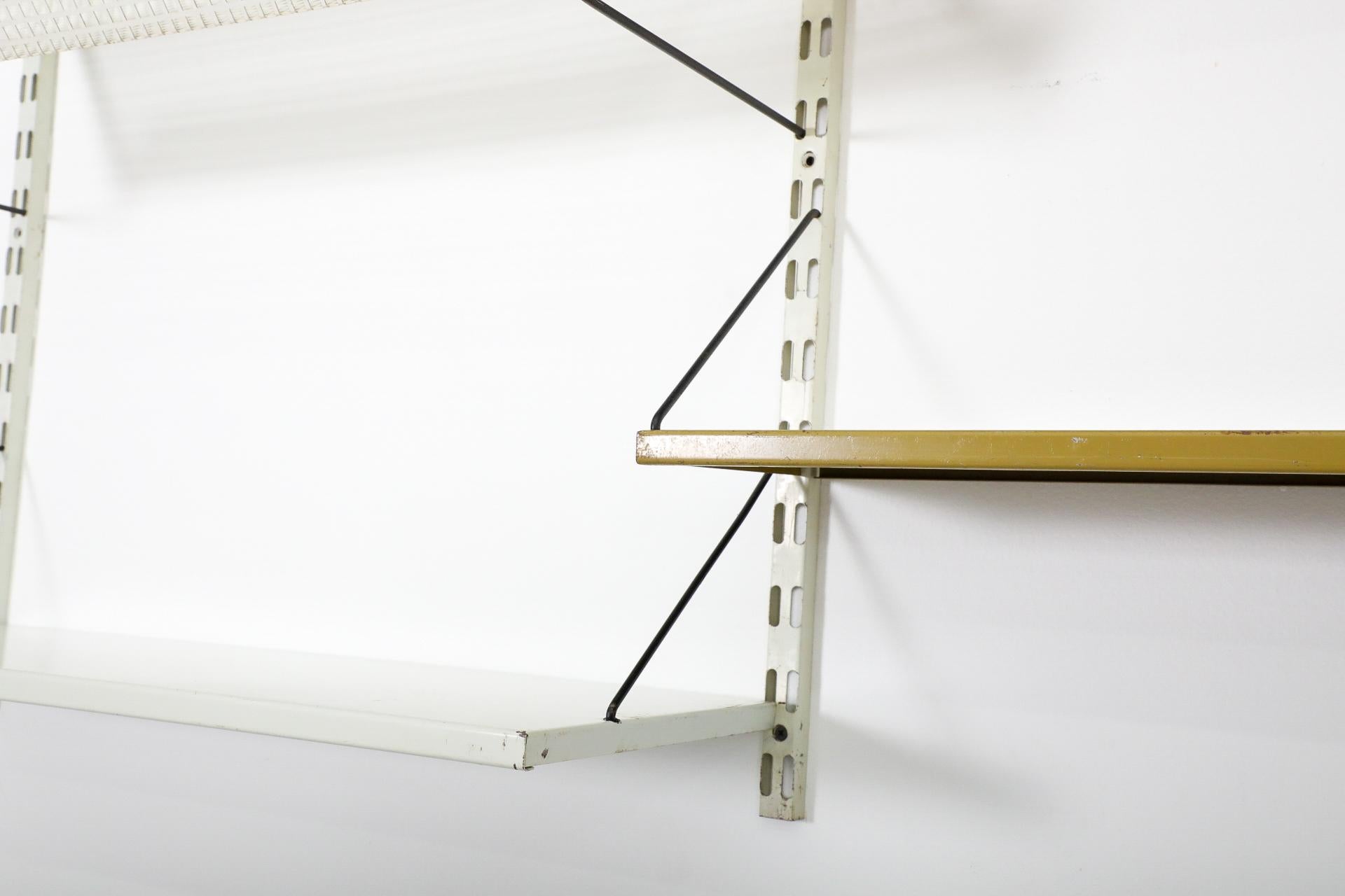 Pilastro Zweiteiliger Wandschrank mit Schrank und Zeitschriftenhalter, Weiß, Grau, Ocker, Ocker im Angebot 10