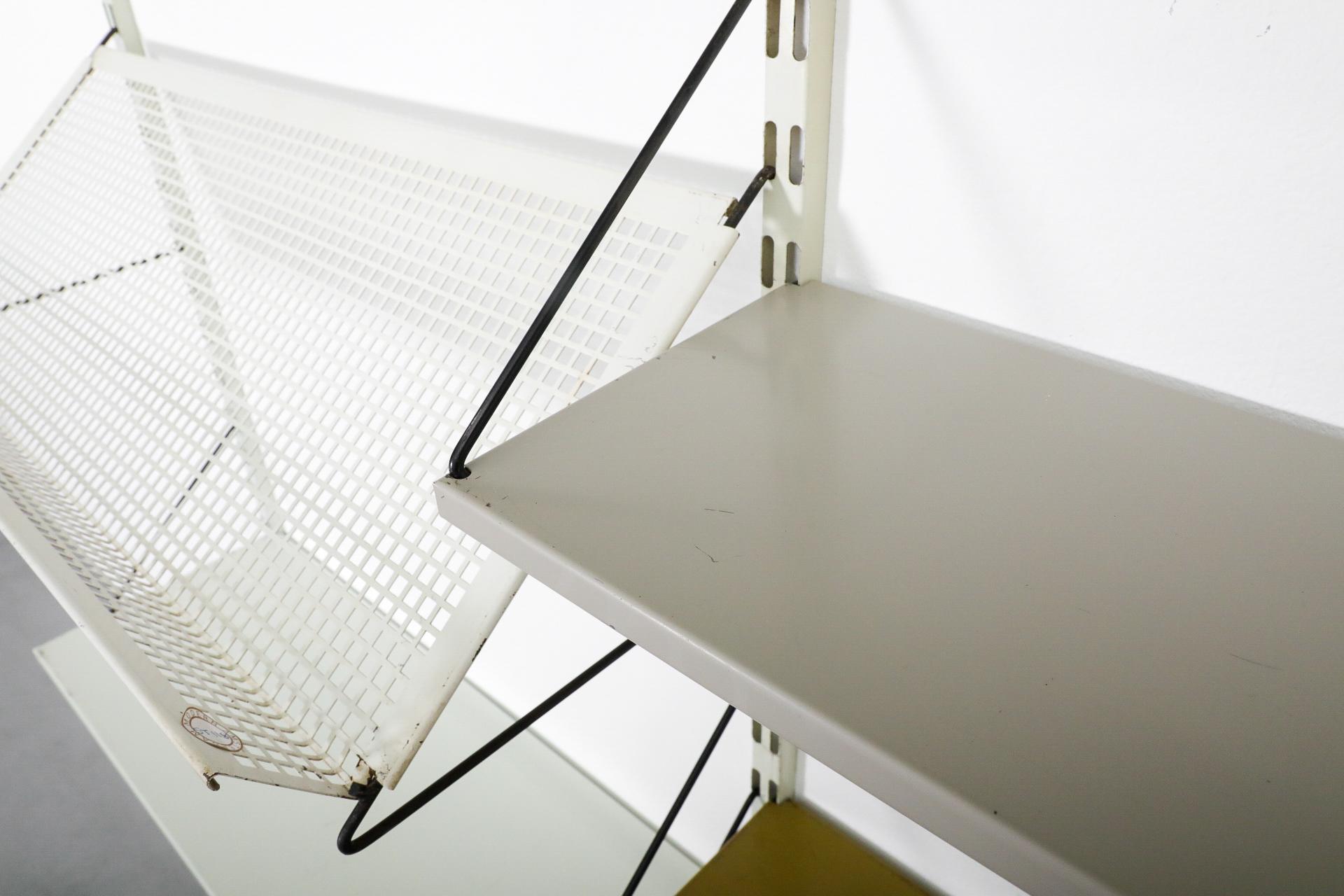 Pilastro Zweiteiliger Wandschrank mit Schrank und Zeitschriftenhalter, Weiß, Grau, Ocker, Ocker im Angebot 12