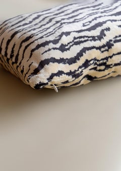 Cuscino in pile "Kayar Charcoal", di Bossa Home Collection, 2026