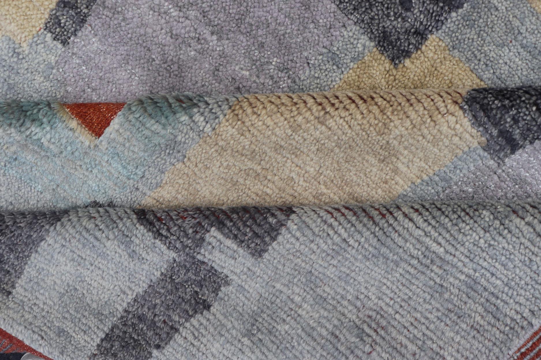 Tappeto scandinavo in lana impilata con colori grigi, rossi e pastello 10'2 x 13'11 in vendita 8