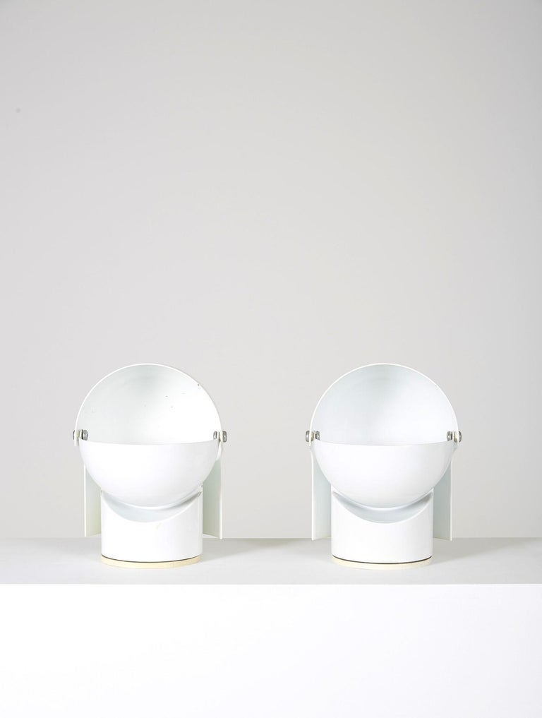 Pair of Pileino lamps by Gae Aulenti for Artemide, Italy 1970s. White lacquered metal structure. Excellent condition, very slight traces of use. Functional electricity, European plug.