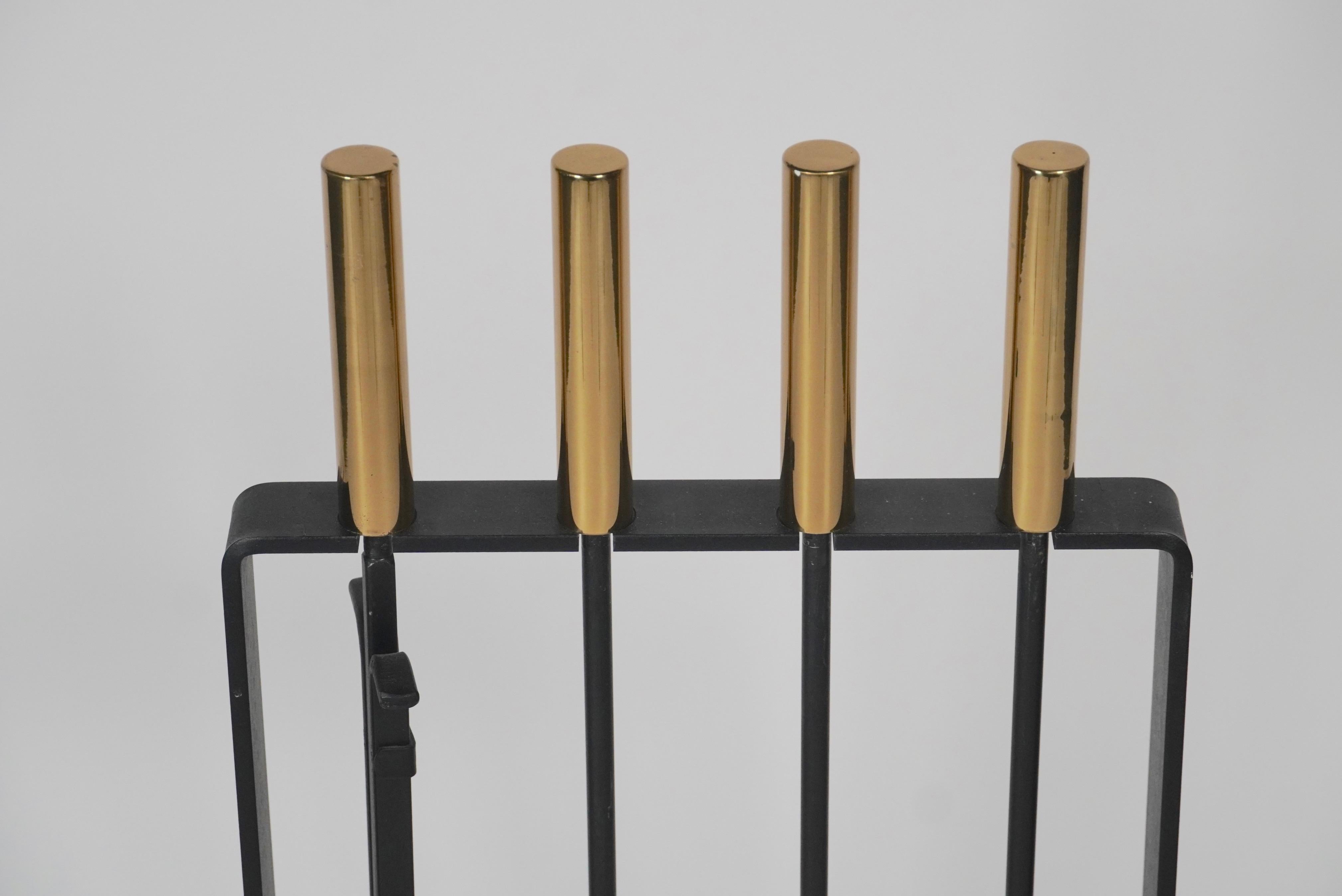 Machine-Made Pilgrim Fireplace Tools in Brass and Black Metal For Sale
