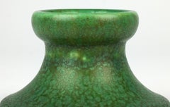 Candelieri a coppia Pilkington Royal Lancastrian in stile Art Déco, smaltati in verde screziato