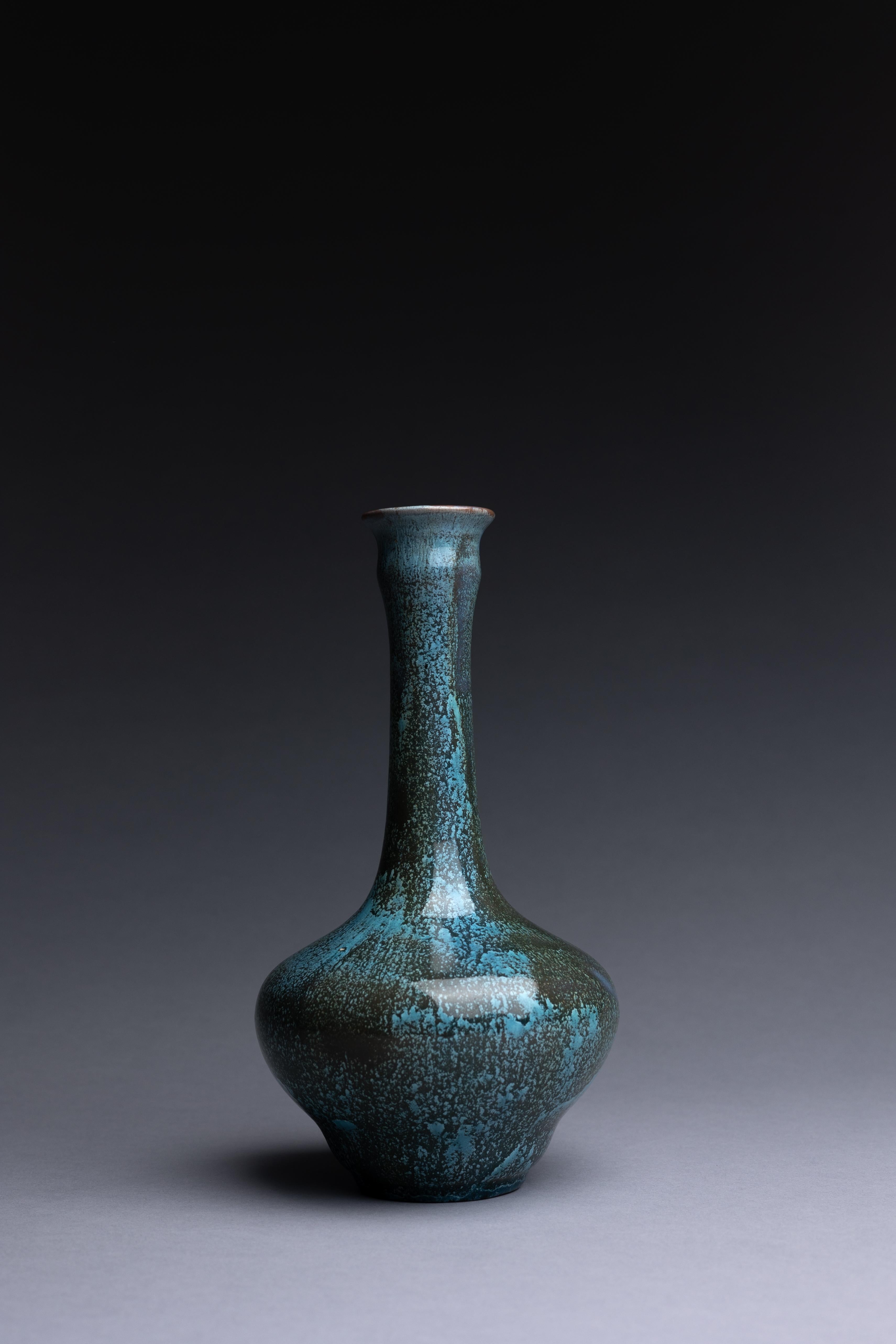 Pilkingtons Art Pottery Blaue Glasur-Flaschenvase (Englisch) im Angebot
