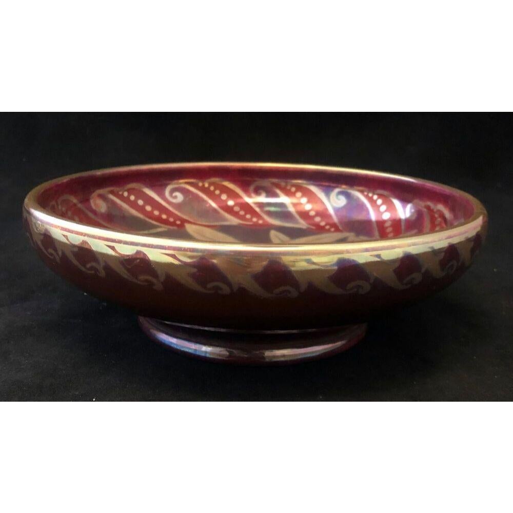 Pilkington's Lustre Bowl Decorated with a Central Finely Painted Flower, 1931 In Good Condition For Sale In Chipping Campden, GB
