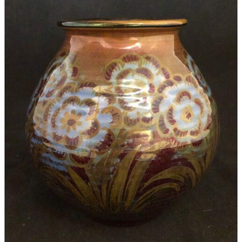 Vase lustré Pilkington décoré d'un motif floral, vers les années 1920 Bon état - En vente à Chipping Campden, GB