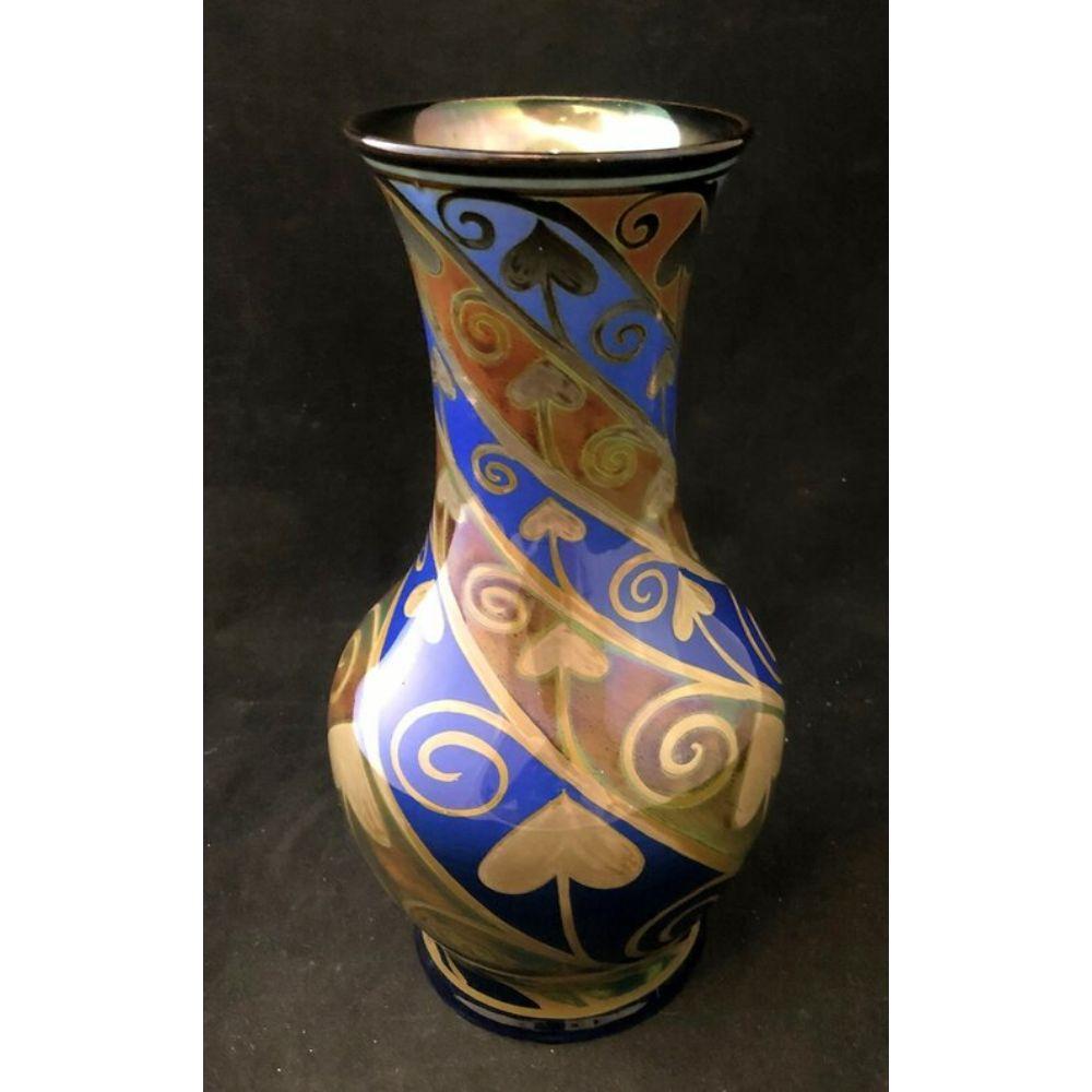 Pilkingtons Lustre Vase Decorated with Bold Love Hearts, 1913 In Good Condition For Sale In Chipping Campden, GB