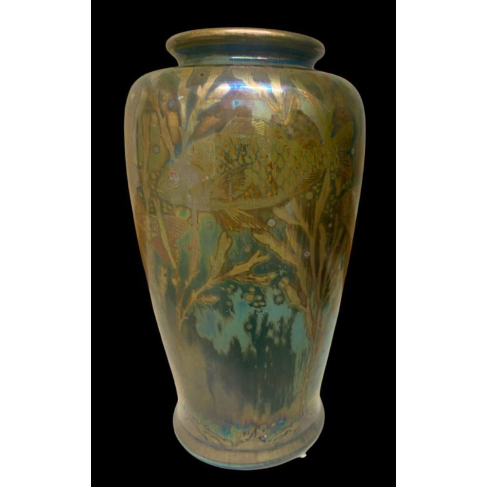 Vase en lustre Pilkington décoré de poissons, 1911 Bon état - En vente à Chipping Campden, GB