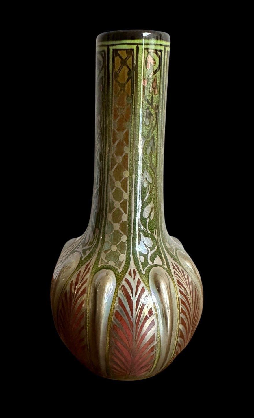 178
Pilkingtons Royal Lancastrian Lustre vase by William Mycock
Decorated with “Tear Drops” in high relief and bearing a design of stylised ferns and foliage. A strong even firing
Measuring 19cm high and 9cm wide
Date cypher for 1914.
