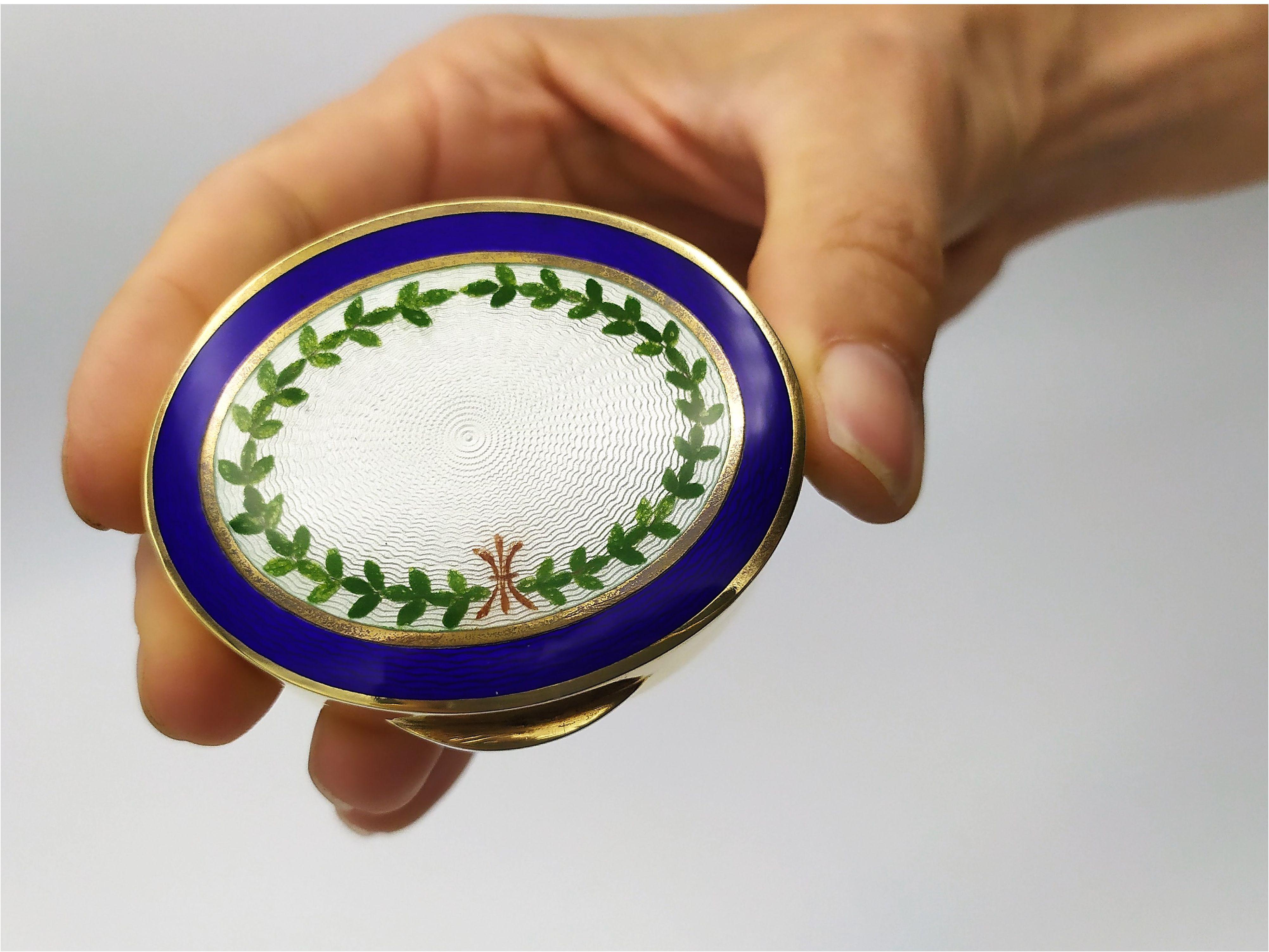 Pill Box Oval in 925/1000 sterling silver gold plated with translucent fired enamel on guillochè and hand painted miniature of floral wreath.

Pill Box is in Viennese Art Nouveau style second half of the 19th century.

Pill Box measure are cm. 5 x 6