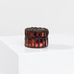 Portapillole di Line Vautrin- Talosel incrostato di specchi rosso granata
