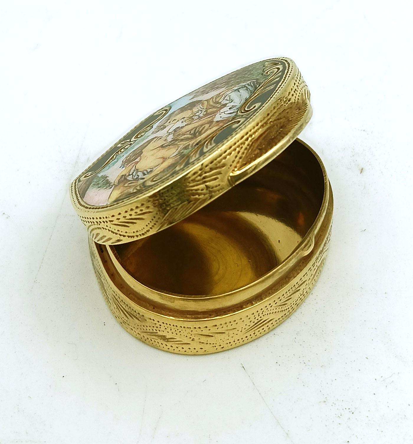 Placcato oro Portapillole stile Impero in argento Sterling dipinto a mano con incisioni a mano di pregio Salimbeni in vendita