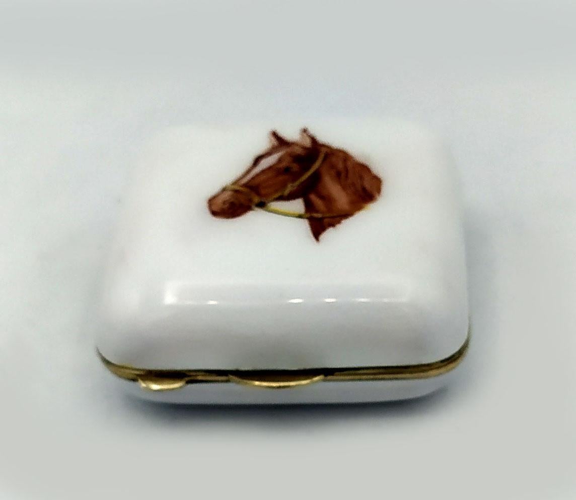 Pill Box gebrannte Emaille mit handbemalter Pferdekopf aus Sterlingsilber Salimbeni (Art nouveau) im Angebot