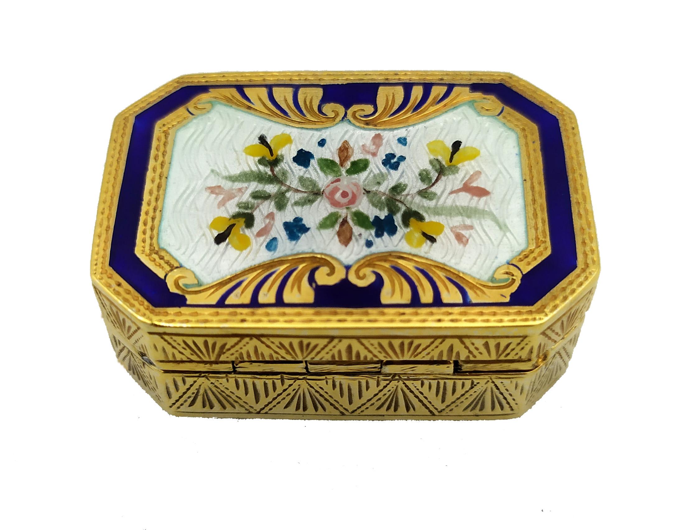 Italian Pill Box Floral miniature and  fine hand-engravings Art Nouveau style Salimbeni For Sale