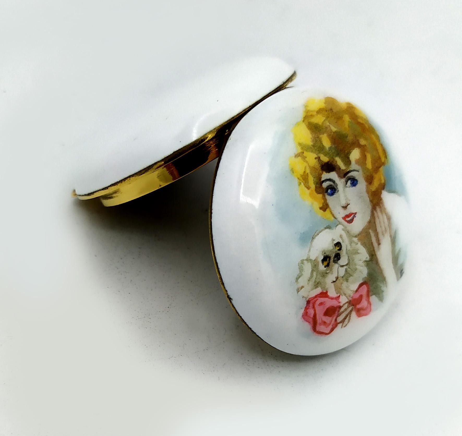 Pill Box, handbemalte Miniatur einer Dame mit kleinem Hund, Art nouveau Salimbeni im Zustand „Hervorragend“ im Angebot in Firenze, FI