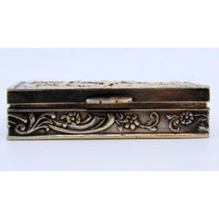 Pill box in gilded silver relief with country scene and hinged lid