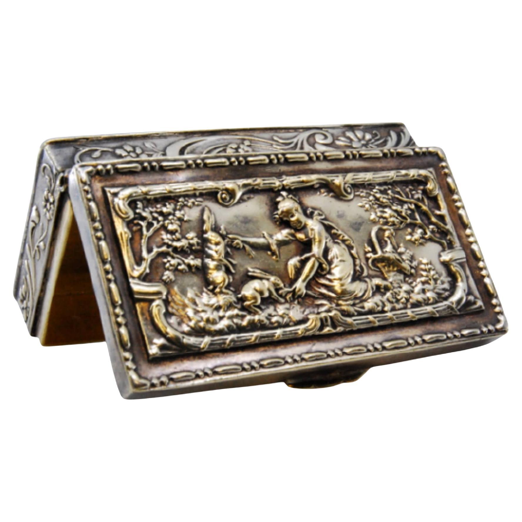 Pillendose aus vergoldetem Silberrelief mit ländlicher Szene und Scharnierdeckel
