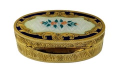 Pastillero ovalado de plata de ley con motivos guilloché y florales en miniatura Salimbeni