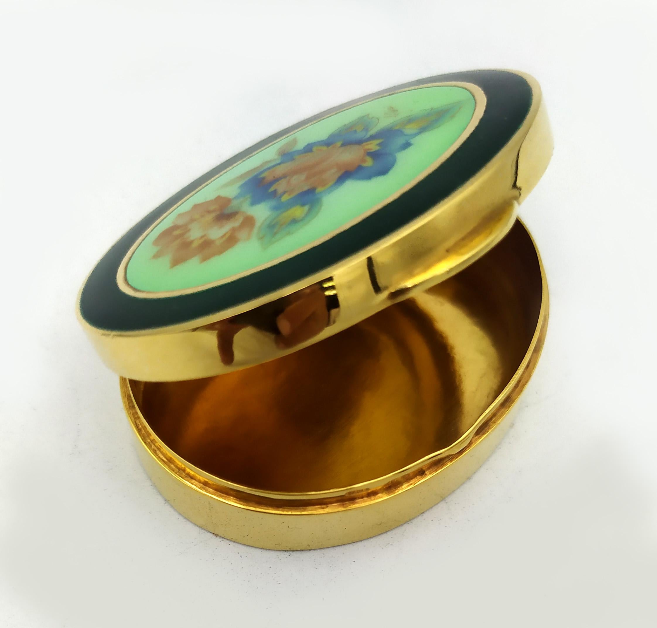 Sculpté à la main Boîte à pilules ovale avec miniature florale de style Art Nouveau en argent sterling Salimbeni en vente
