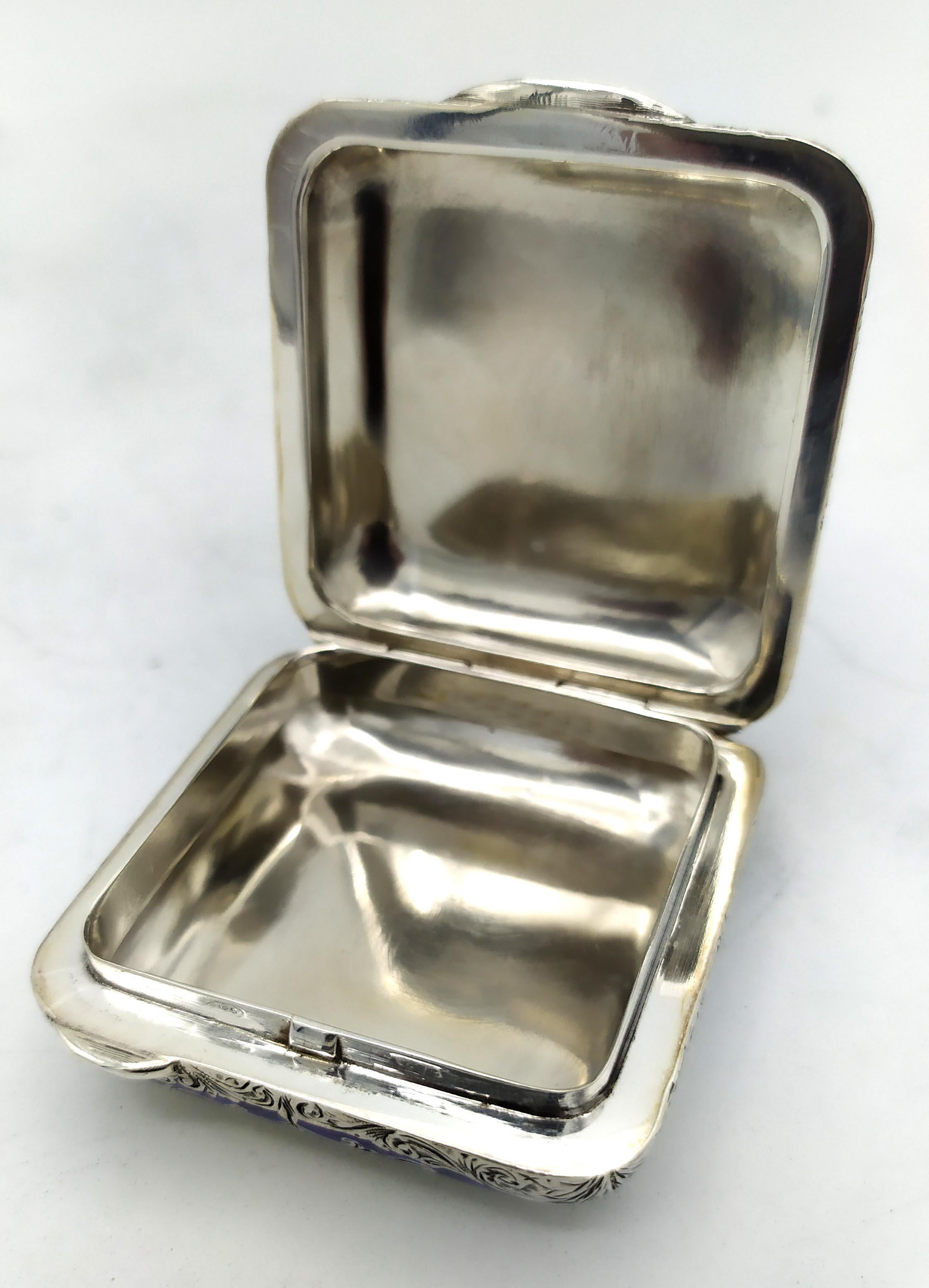 Pastillero de bolsillo grabado y esmaltado Plata Esterlina Esmalte Salimbeni finales del siglo XX en venta