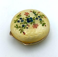 Pastillero Redondo, abovedado de plata Esmalte de primera ley sobre un motivo guilloché Salimbeni