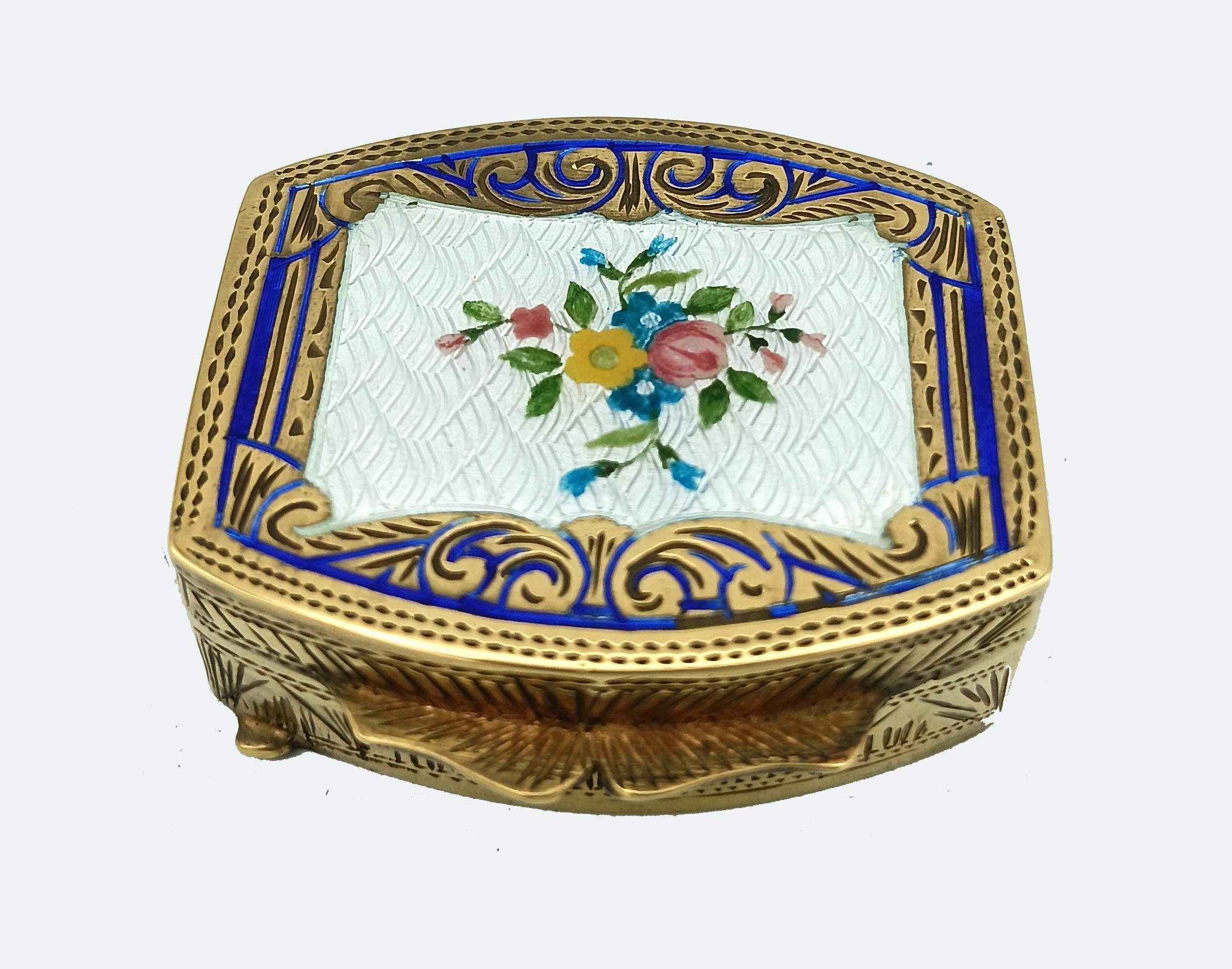 Gold-Plated Sterling Silver and Enamel Pill Box with Floral Miniature by Romano Buccioni, Salimbeni, Florence, 1980

Exquisite shaped pill box in 925/1000 sterling silver, gold plated, and adorned with translucent fired enamels over a guilloché