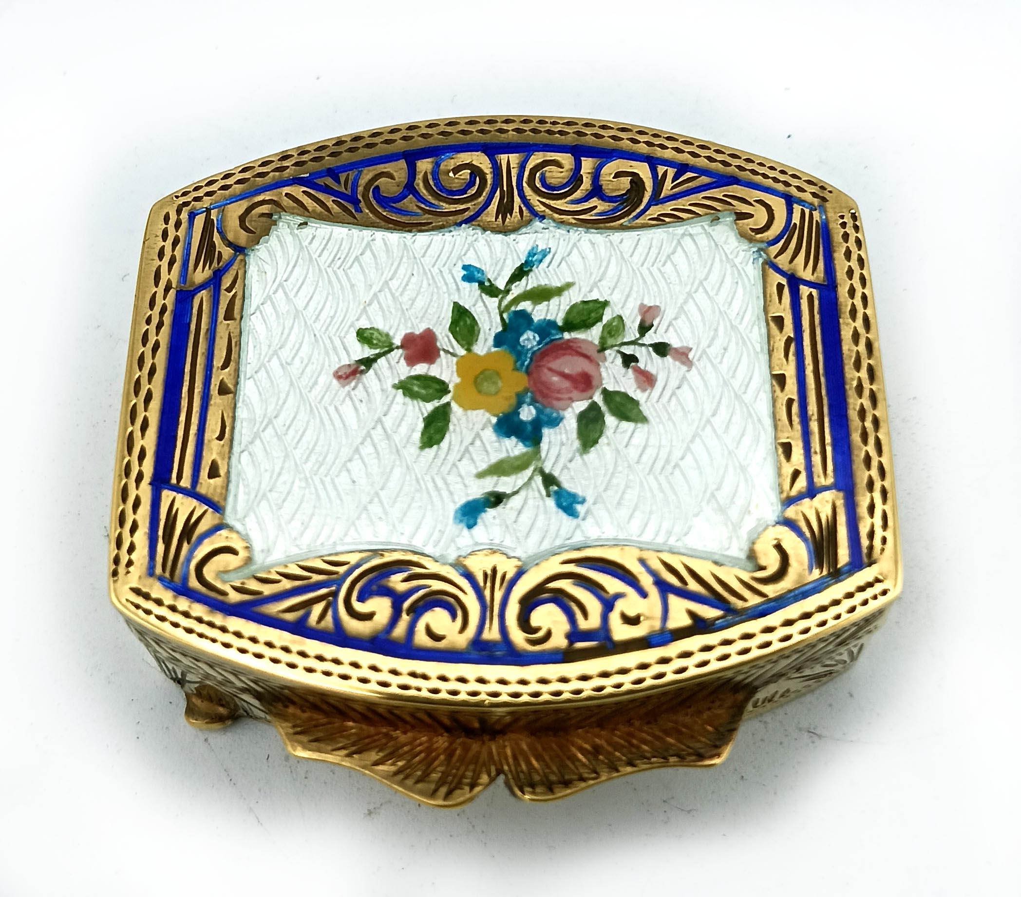 Art Nouveau Pill Box Round, domed in Silver Sterling Enamel on a guilloche pattern Salimbeni For Sale