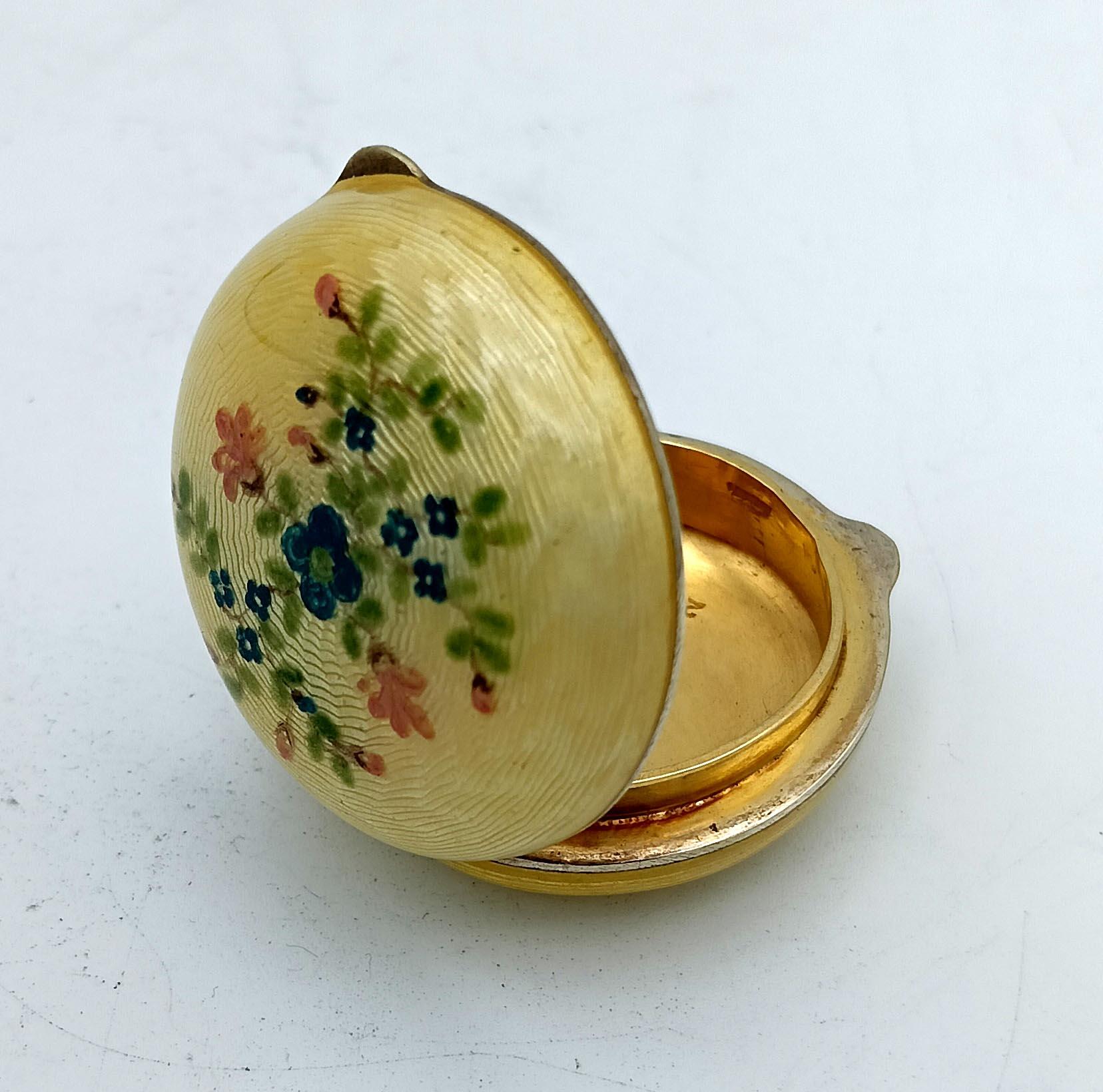 Pill Box Round, domed in Silver Sterling Enamel on a guilloche pattern Salimbeni In Excellent Condition For Sale In Firenze, FI