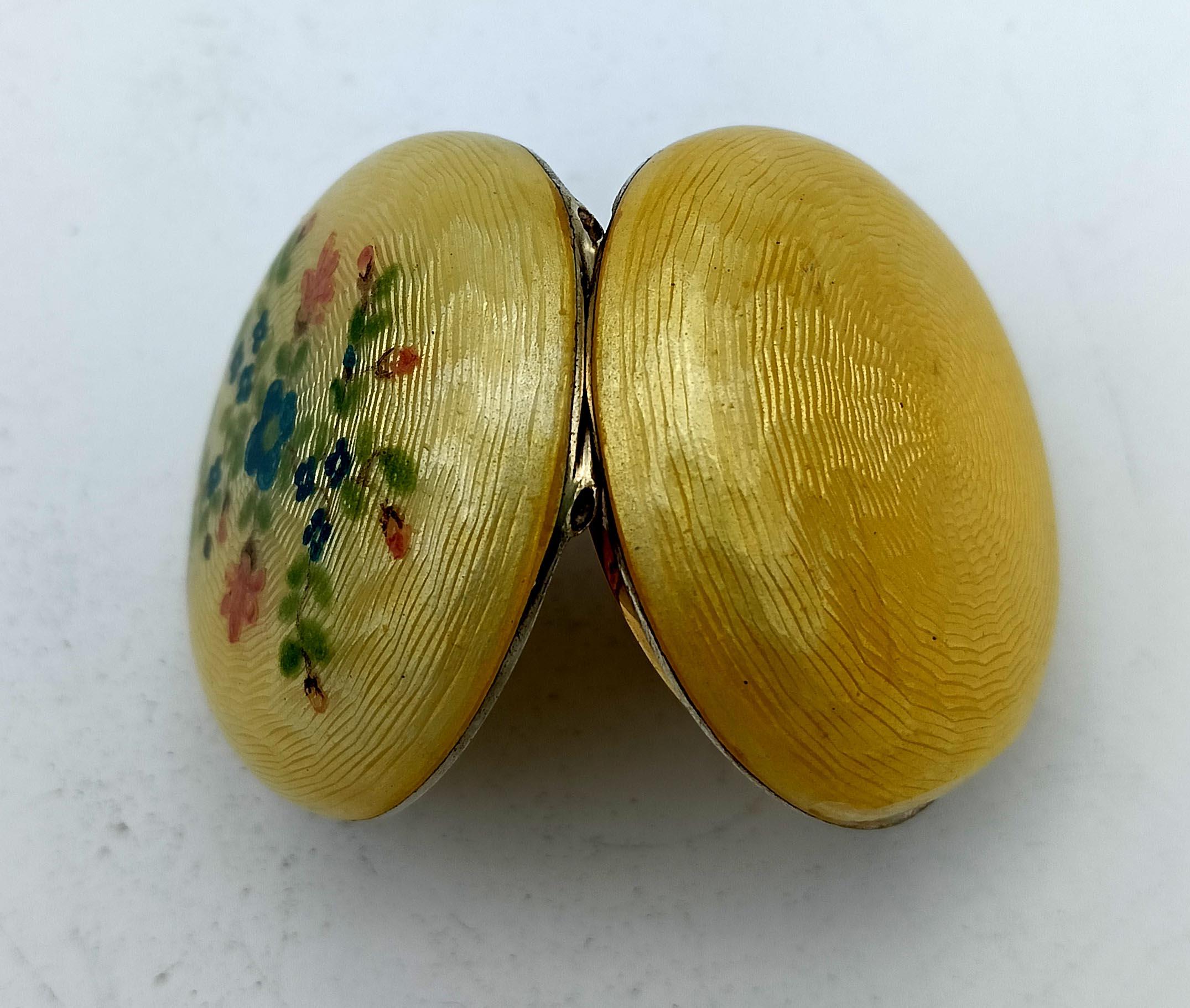 Late 20th Century Pill Box Round, domed in Silver Sterling Enamel on a guilloche pattern Salimbeni For Sale