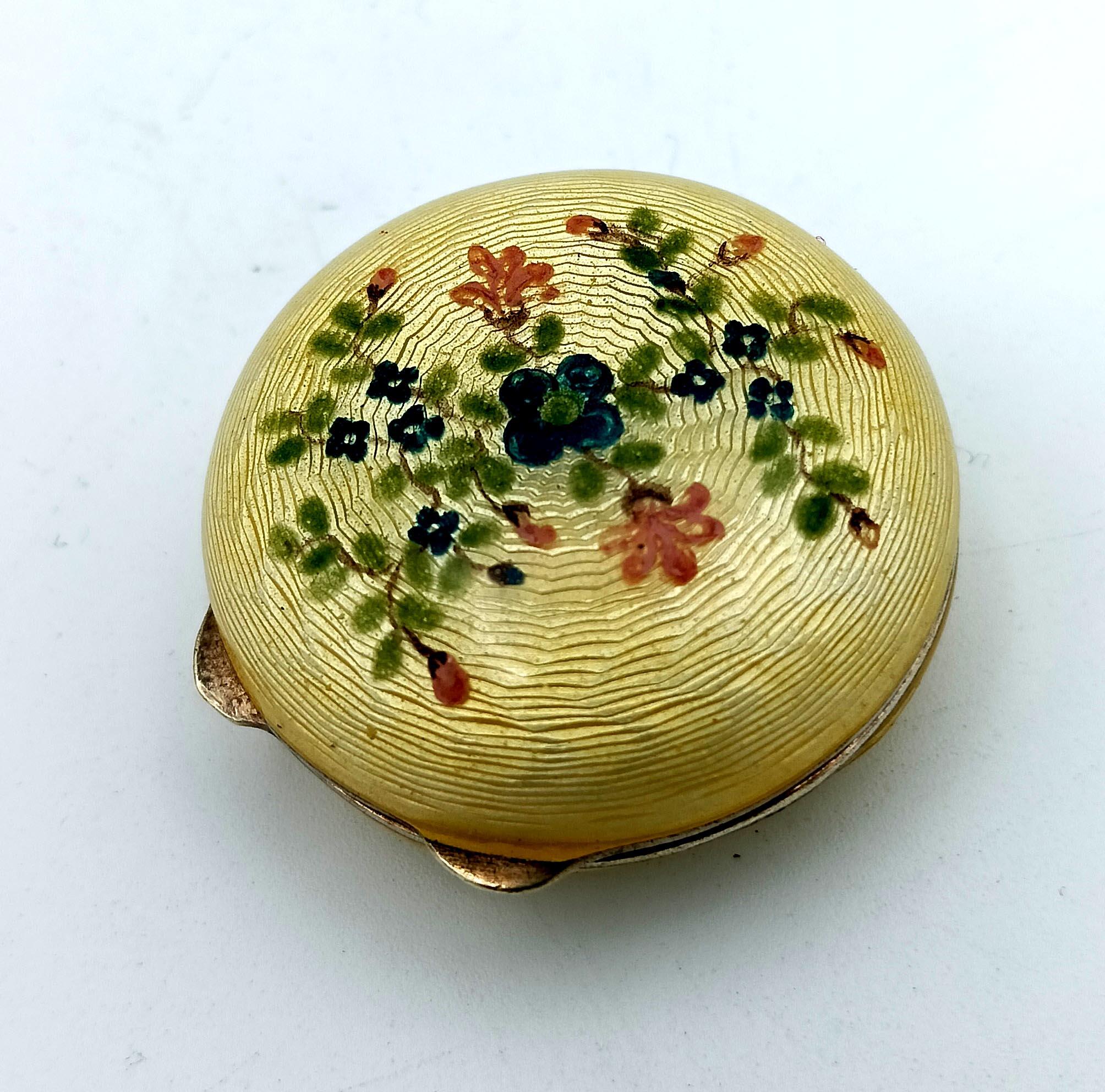 Pill Box Round, domed in Silver Sterling Enamel on a guilloche pattern Salimbeni For Sale 1