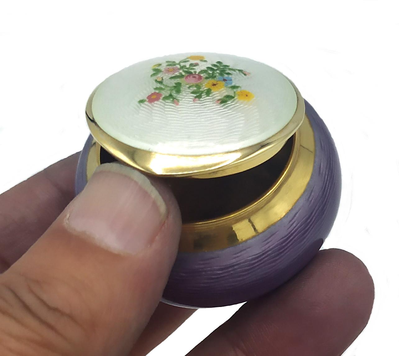 Art Nouveau Pill Box Round guillochè and hand-painted miniature Salimbeni.