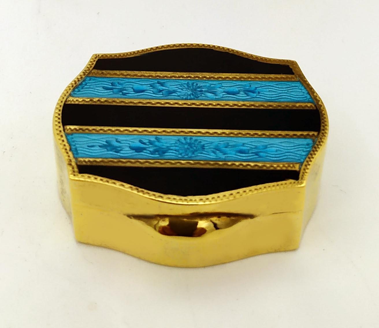 
Shaped pill box in 925/1000 sterling silver gold plated with translucent 2-color striped fire enamel on guilloché and fine hand engravings in Viennese Art Nouveau style, second half of the 19th century. Measurements cm. 3 x 3.8 height cm. 1.5.