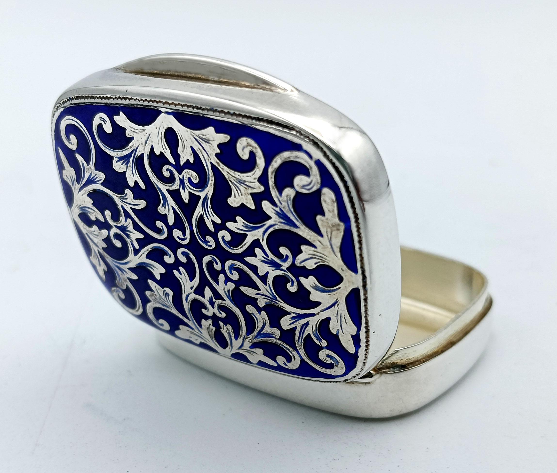 Pill Box Silver Sterling Enamel hand-engraved Baroque-style design Salimbeni en vente 2