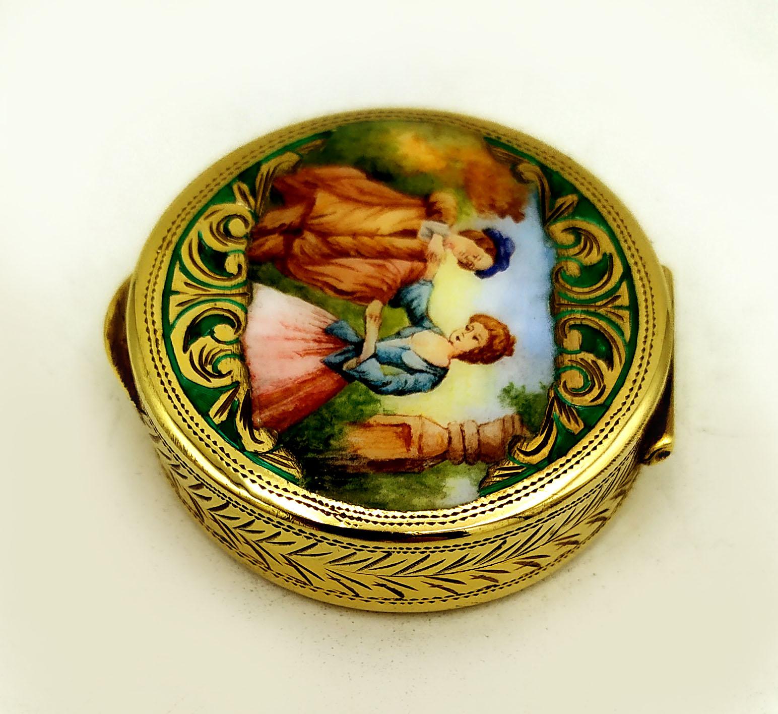 Pill Box Silver is in 925/1000 sterling silver gold plated 24carats.
Pill Box Silver is Round with translucent fired enamels on guilloché.
Pill Box Silver has a hand-painted miniature and fine hand engravings.
Pill Box Silver Sterling is in Louis
