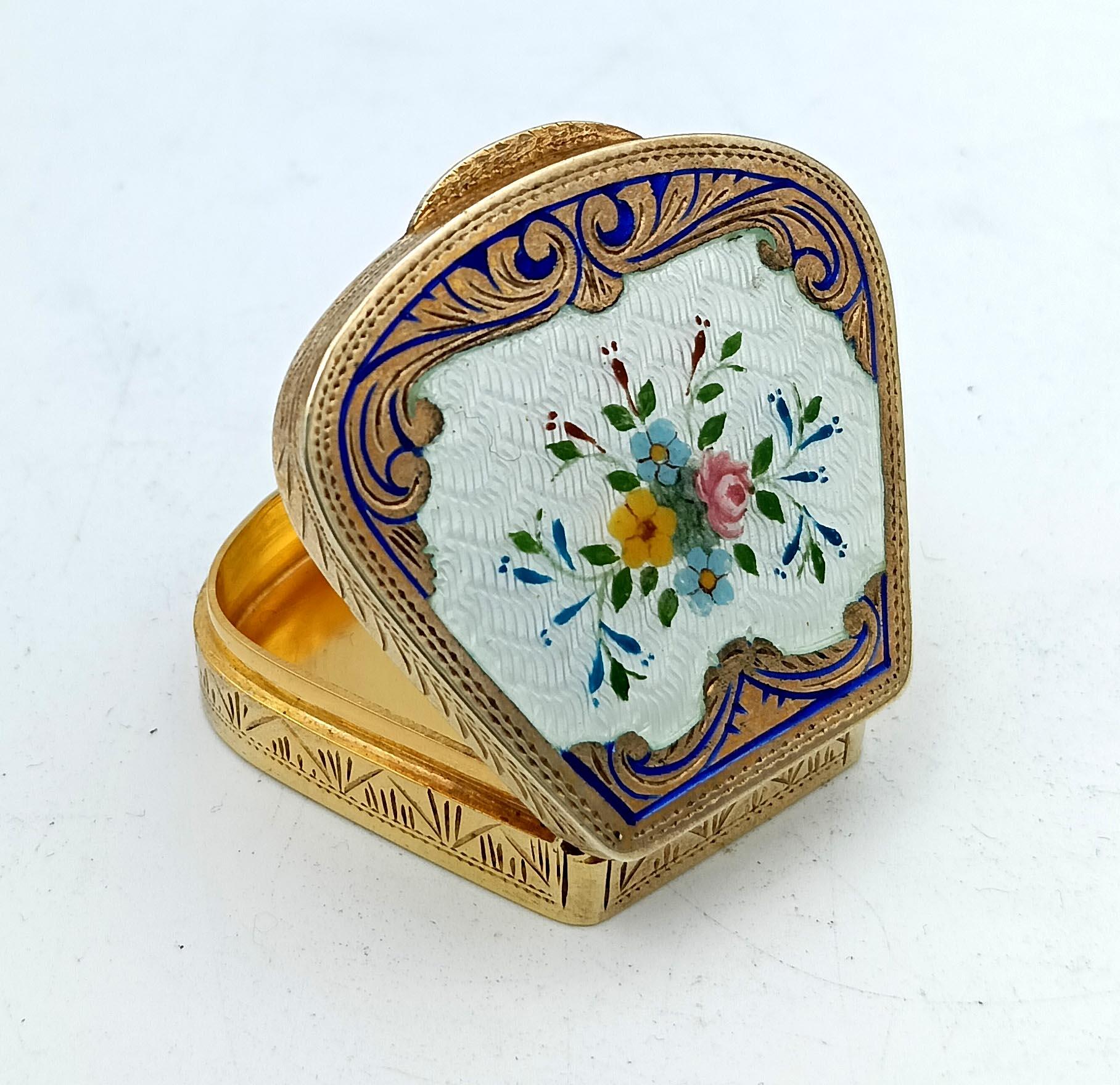 Italiano Portapillole in argento Sterling Art Nouveau con miniatura floreale Salimbeni in vendita