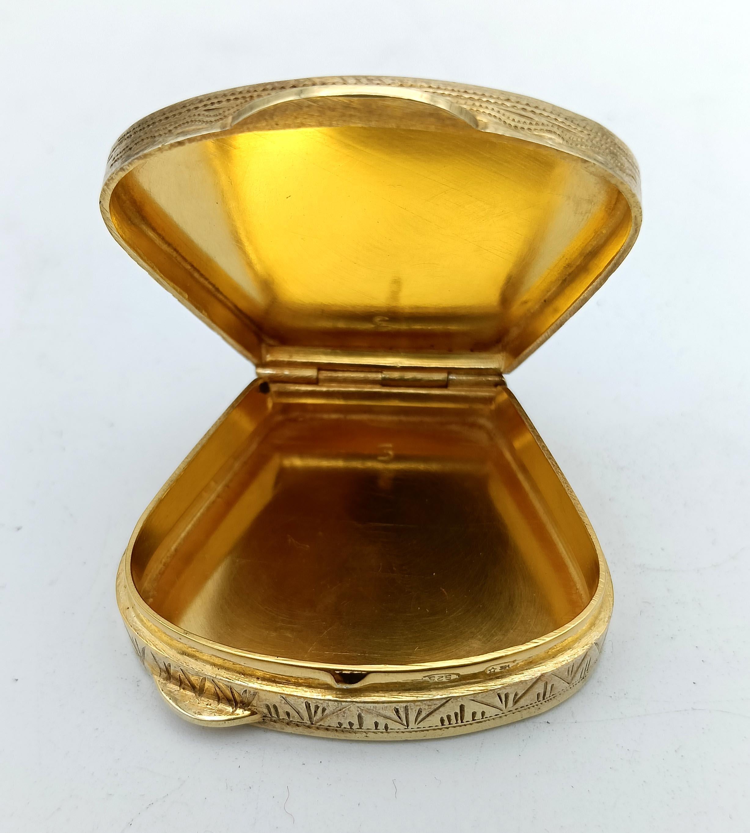 Intagliato a mano Portapillole in argento Sterling Art Nouveau con miniatura floreale Salimbeni in vendita