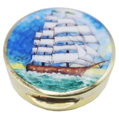Portapillole in argento sterling con barca a vela dipinta a mano con smalto cotto