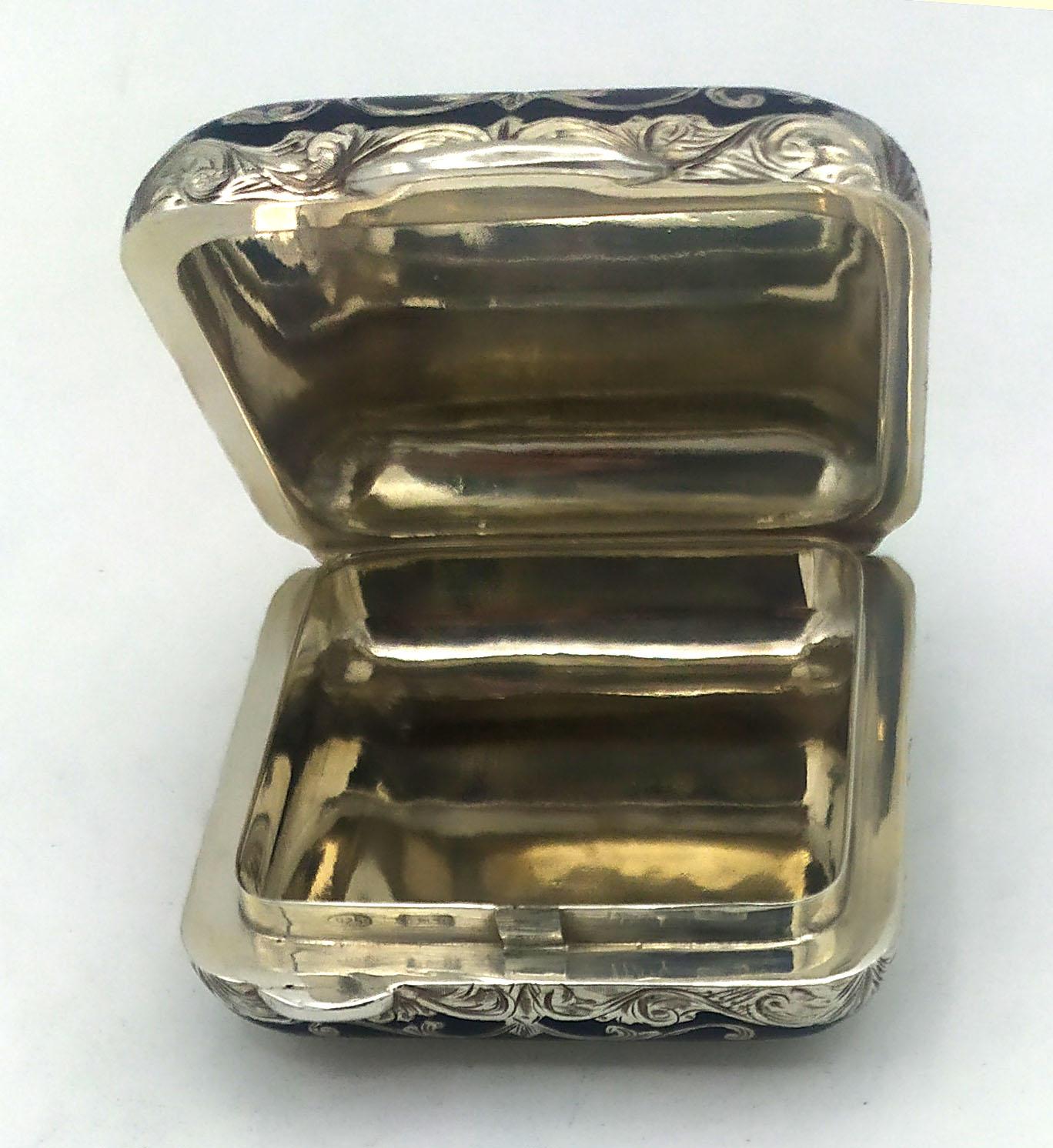 Pill Box very fine hand-engraving in baroque style Sterling Silver Salimbeni  For Sale 2