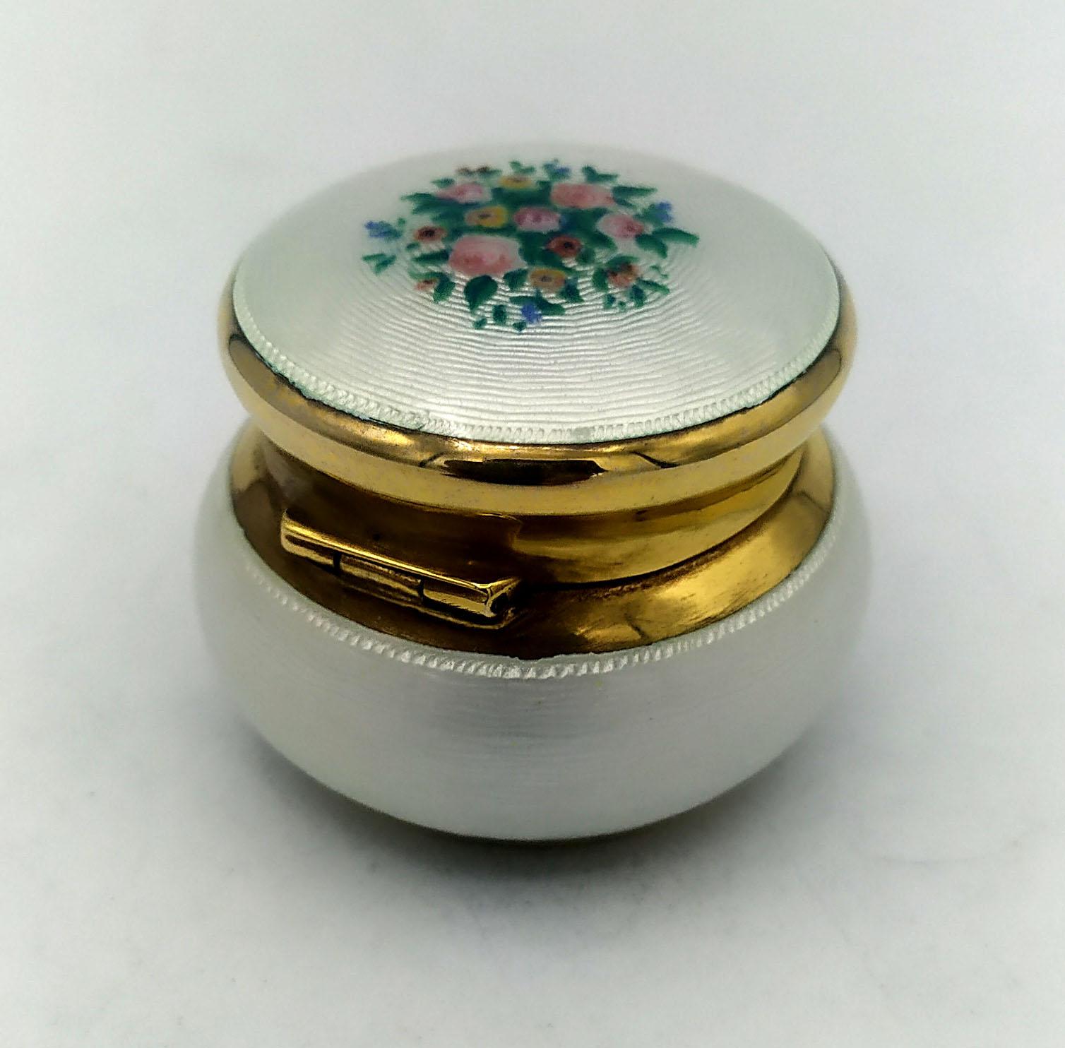 Art nouveau Boîte à pilules Salimbeni de style Art Nouveau en argent sterling et émail blanc  en vente