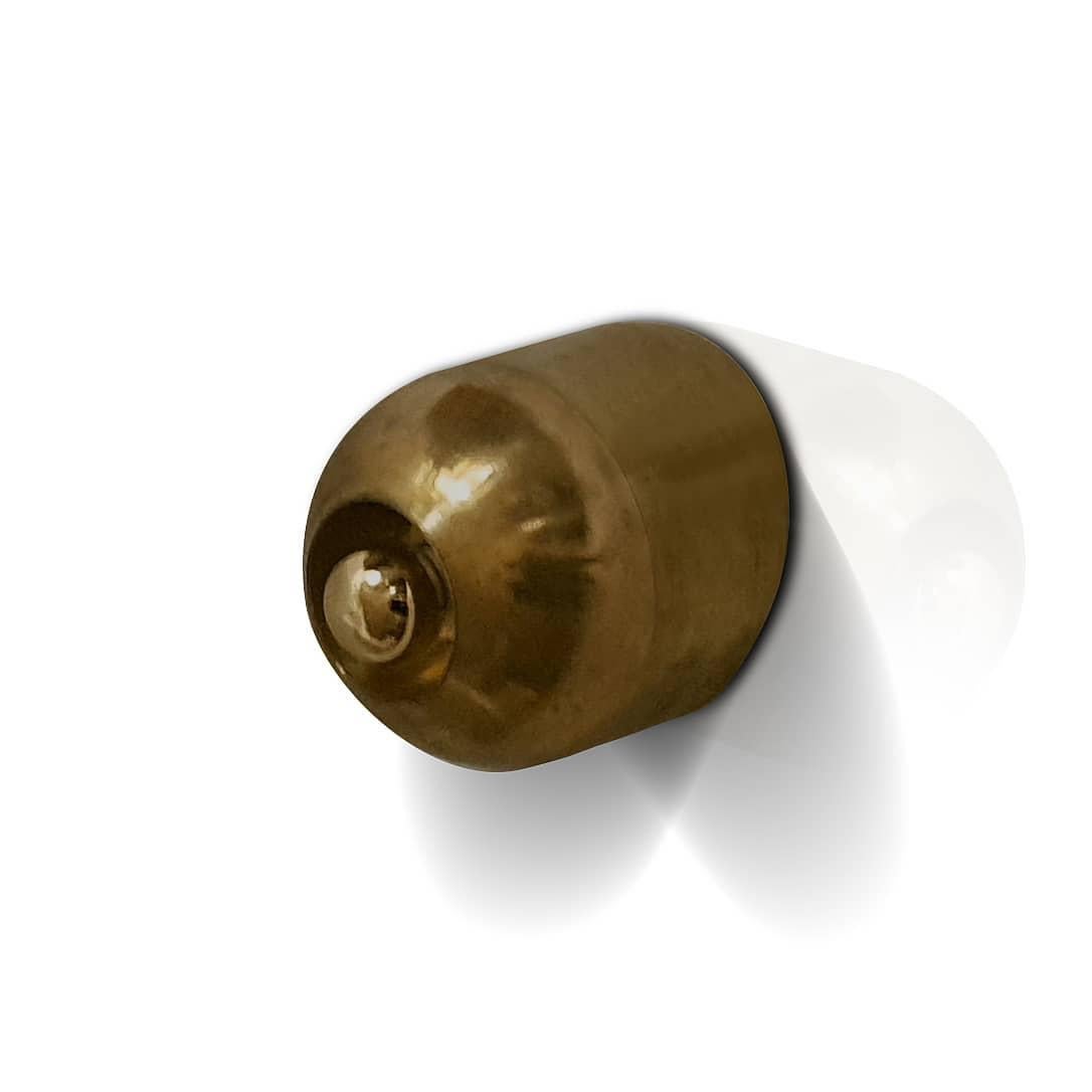 Lampada da parete e da soffitto scultorea in ottone artigianale Pilla di Jan Garncarek In condizioni Nuovo in vendita a Geneve, CH